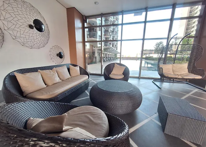 Vast Space 1br -40sqm -parking -moa,picc,wtc,ccp,airport Apartamento